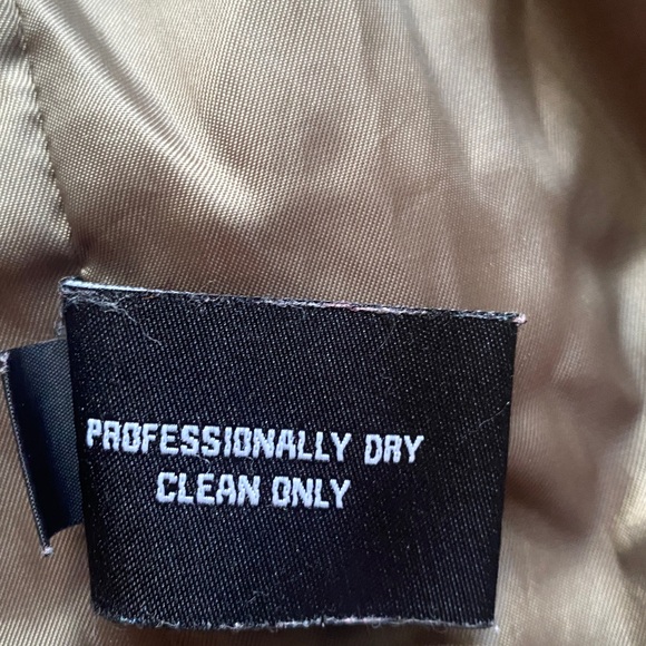 EUC Women’s Guess Puffer Vest - Picture 6 of 8